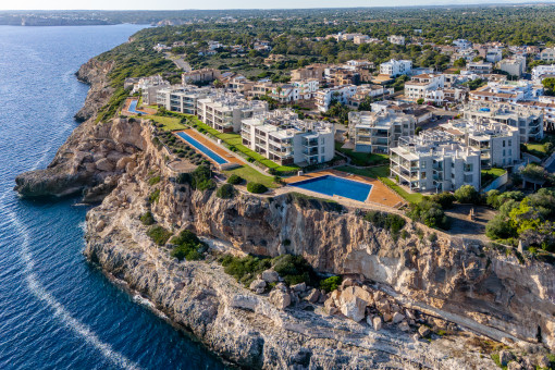 Modern penthouse-apartment with breathtaking sea views in an exclusive residential community in Cala Figuera