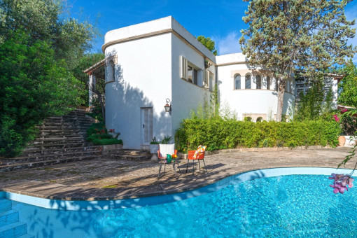 Stately villa-property with pool and sea views close to Palma and the beaches