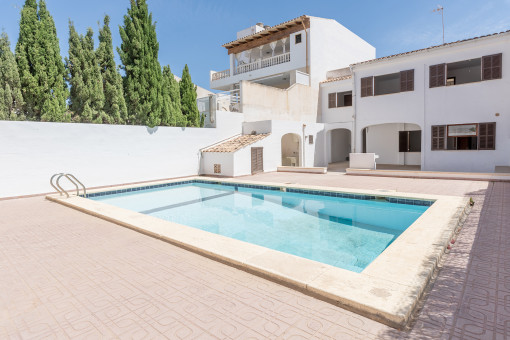 Town-house with pool in the centre of Colonia Sant Jordi