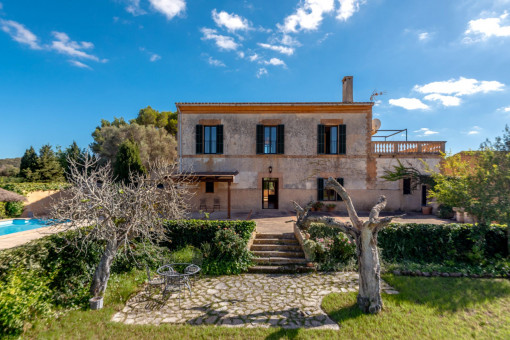 Charming finca on an exceptionally-large plot of land with sweeping panoramic views and a small grove of trees close to  Sant Llorenç