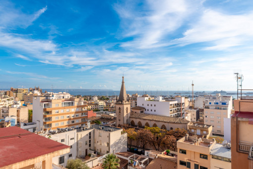 Unique penthouse apartment with private terrace and views from Castell Bellver to the cathedral