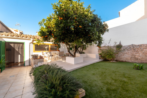 Charming town-house in a tranquil location in the heart of Llubí with traditional flair